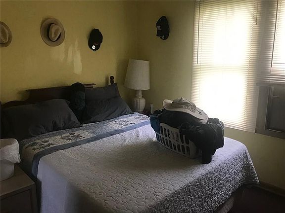 4th image of 713 Armstrong St