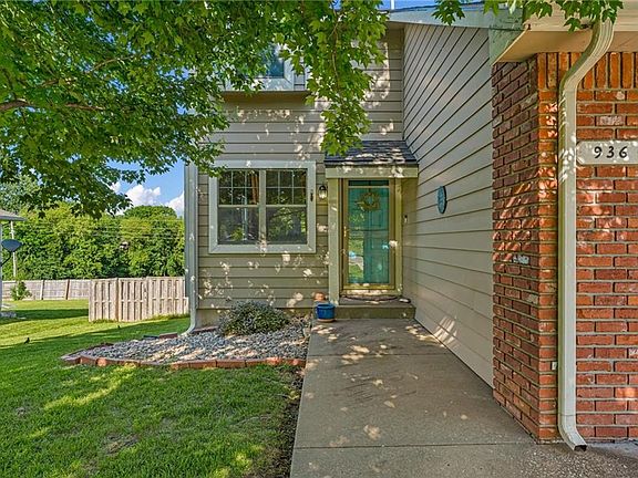 4th image of 936 Alma Dr