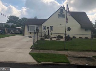 2 Russet Ln, Levittown, PA 19055