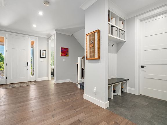 4th image of 1058 Beacon St #2