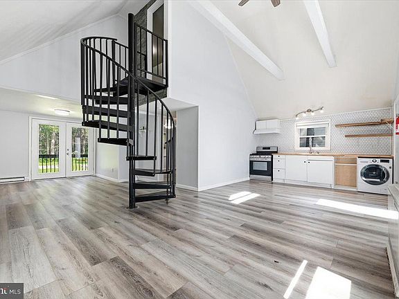 5th image of 320 Lamont Way