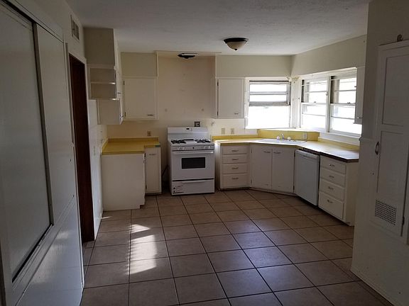 5th image of 1718 Marvin St