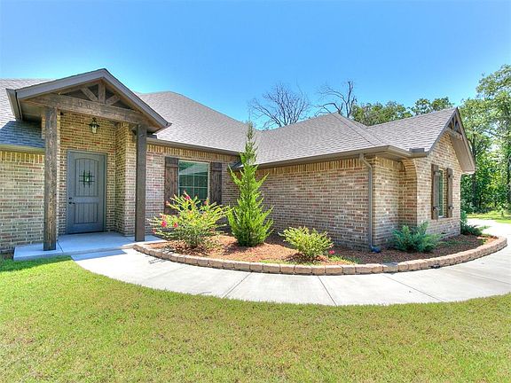 2nd image of 11 Dogwood Ln