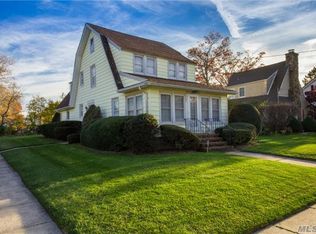 125 Hallock St, Riverhead, NY 11901