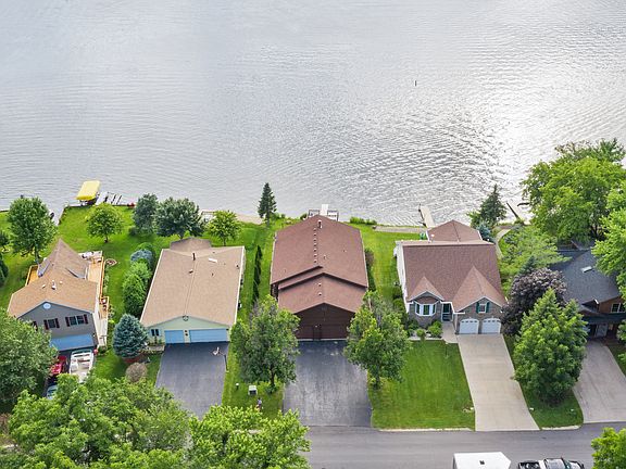 4th image of 640 Candlewick Dr NE