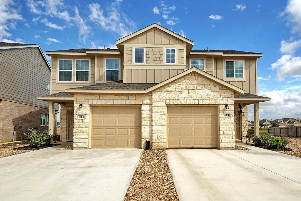 4 bed, 2.5 bath, 1593 sqft, $1,930 — Photo 1