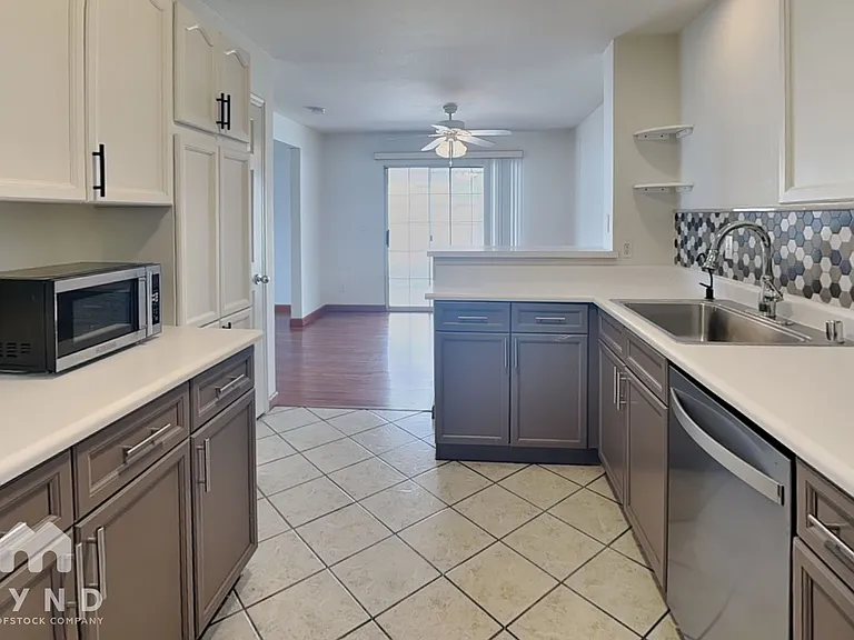 8042 Laurena Ave — Photo 6