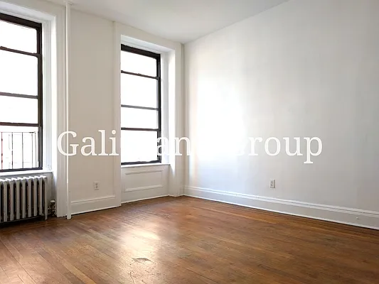 Rented by Lexington Real Estate Group | media 18