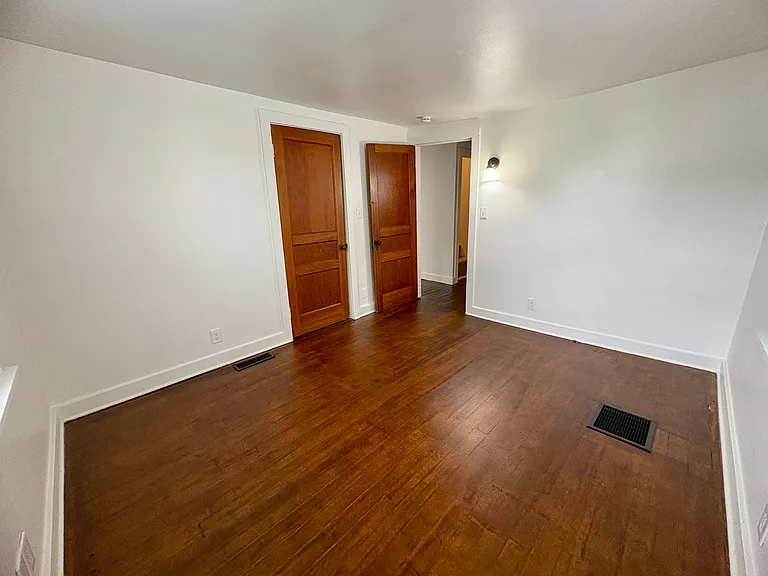 423 W Penn St — Photo 16