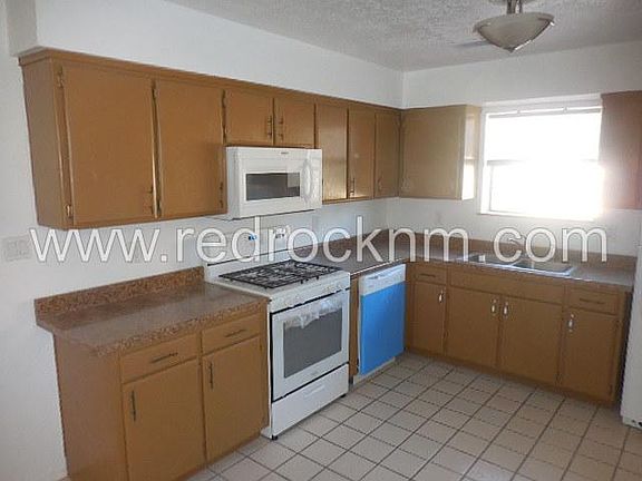 3rd image of 1071 Spruce Ct SE