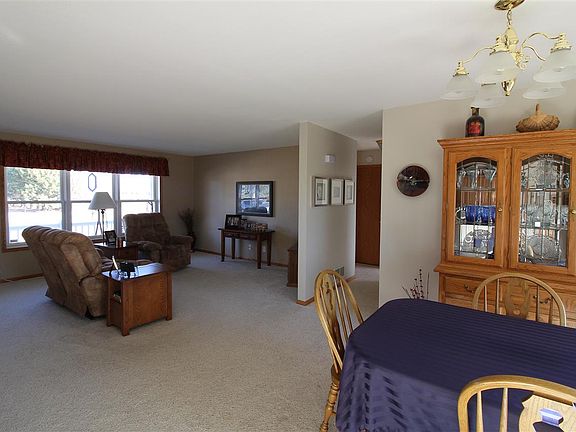 2nd image of 301 Pineywood Ln