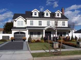 113 Berkeley Pl, Massapequa, NY 11758