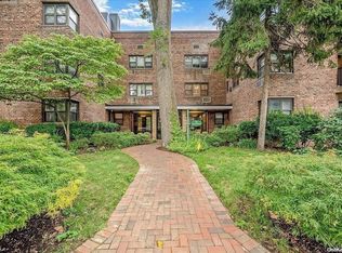 75 Knightsbridge Rd APT 3J, Great Neck, NY 11021