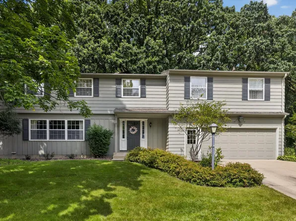 827 Sierra Ln NE, Rochester, MN 55906