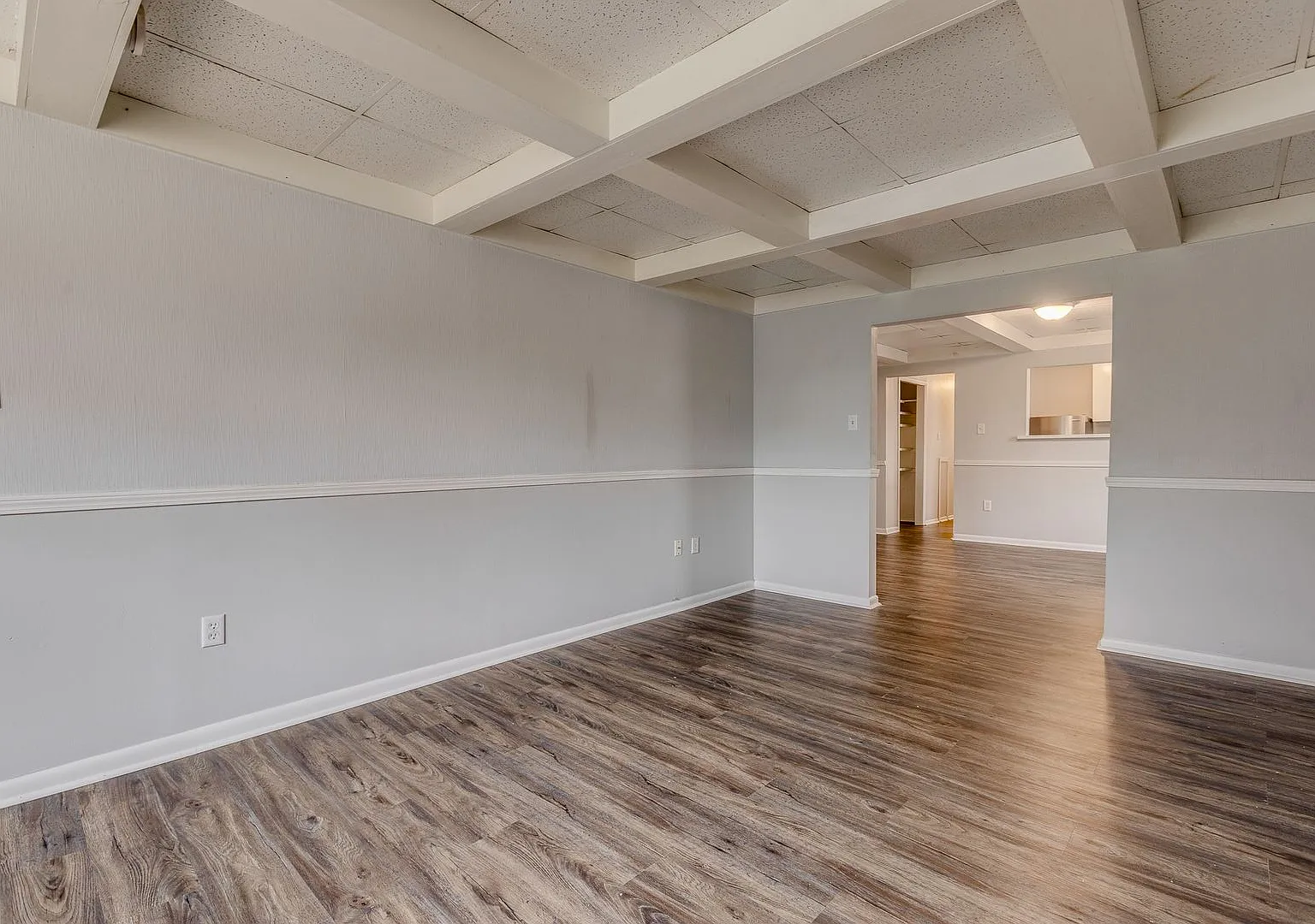 Awesome building in a super convenient neighborhood! — Photo 4