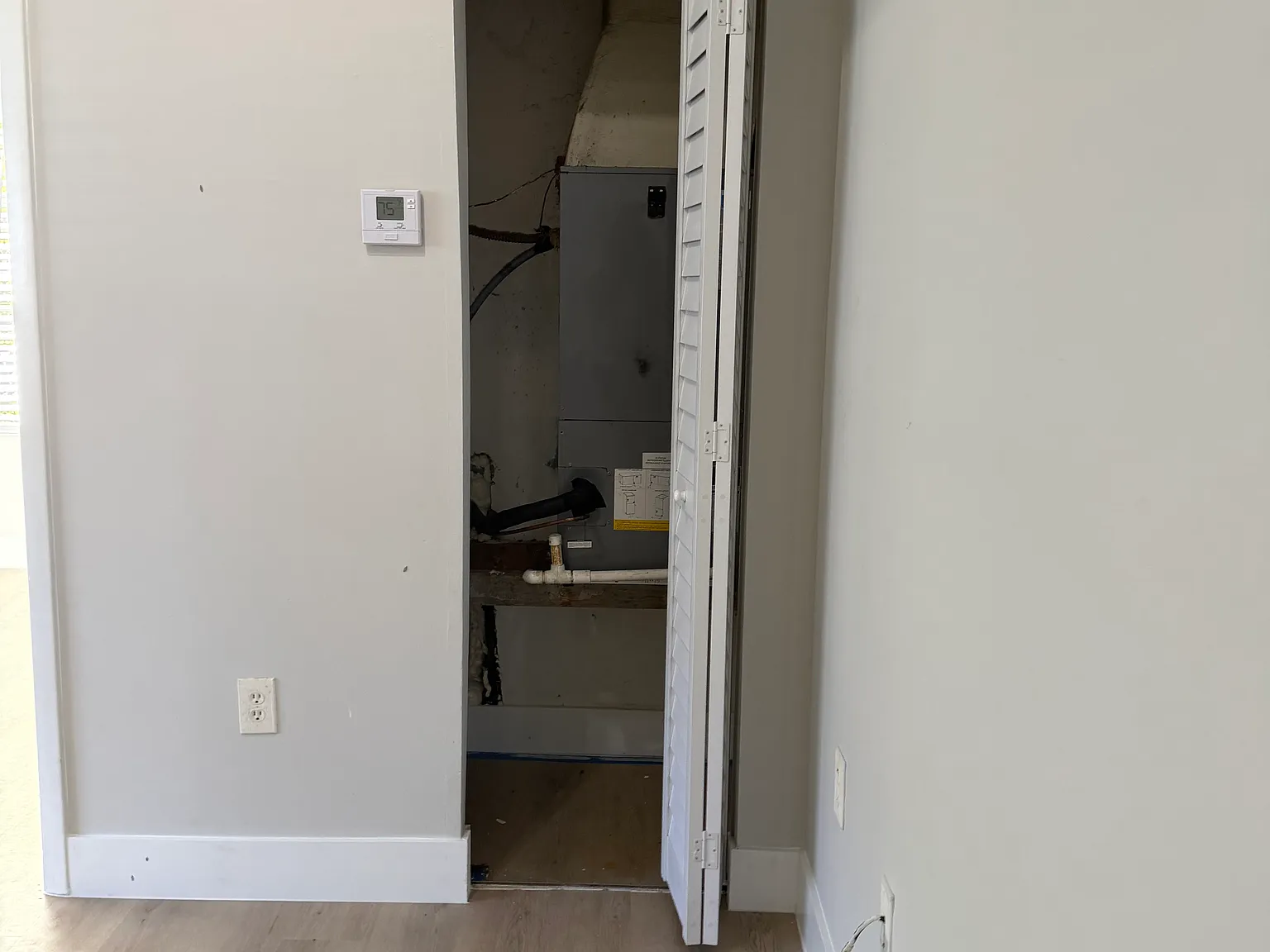 2 bed, 600 sqft, $2,100 — Photo 3