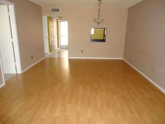 4th image of 1540 Glen Oaks Dr E Unit 328B