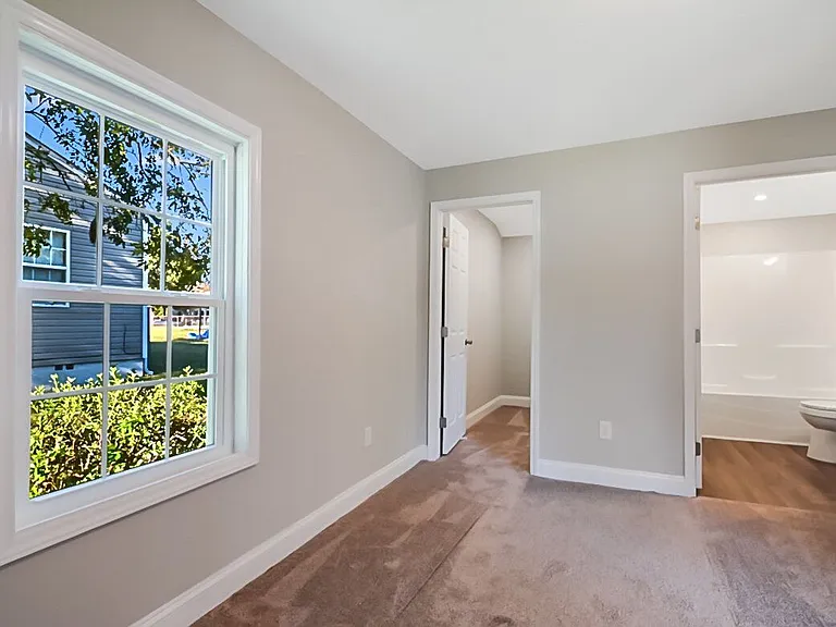 912 E Joyner St — Photo 7