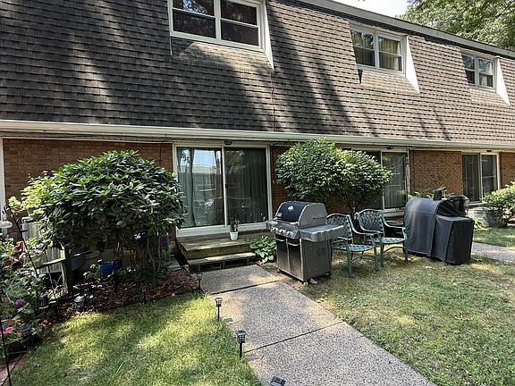 4th image of 323 Dunfey Lane #323