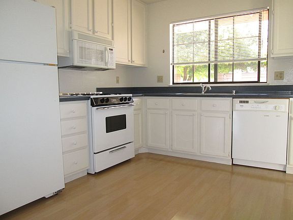 2nd image of 927 Lobelia Ln