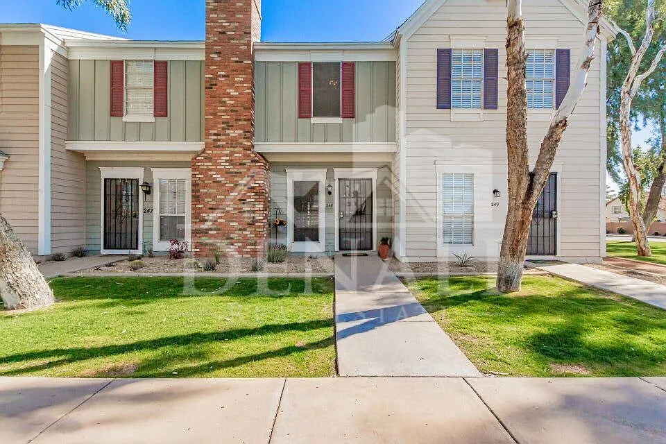 2 bed, 2.0 bath, 870 sqft, $1,495 — Photo 2