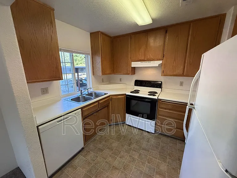 2141 NW North Hill Dr #B — Photo 9