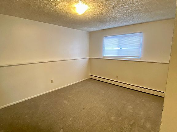 4th image of 1737 Oxford Dr APT 1A
