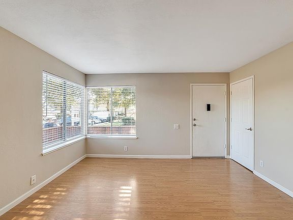 4th image of 2737 Lone Bluff Way