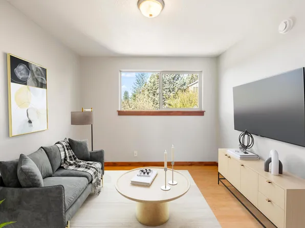 1030 NW Roanoke Ave APT 14, Bend, OR 97703