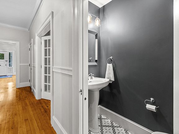 3rd image of 30 Church St