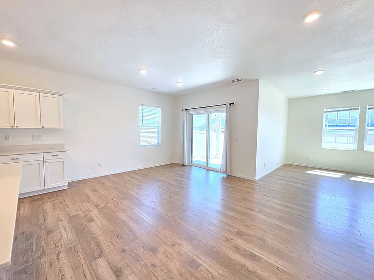 5711 W Georgetown Ln — Photo 8