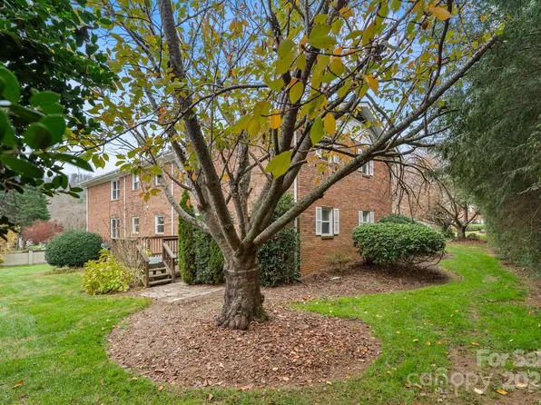 27 Capri Ln #15D, Hendersonville, NC 28791