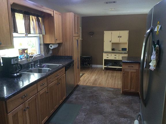 5th image of 981 Oak Dr