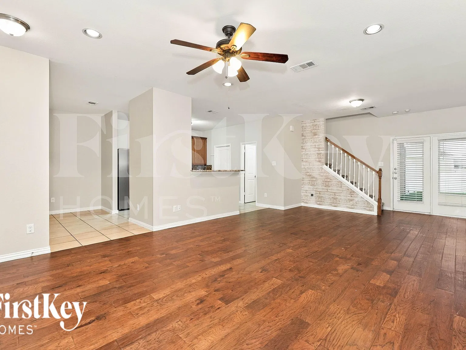3 bed, 2.5 bath, 1940 sqft, $1,730 — Photo 2