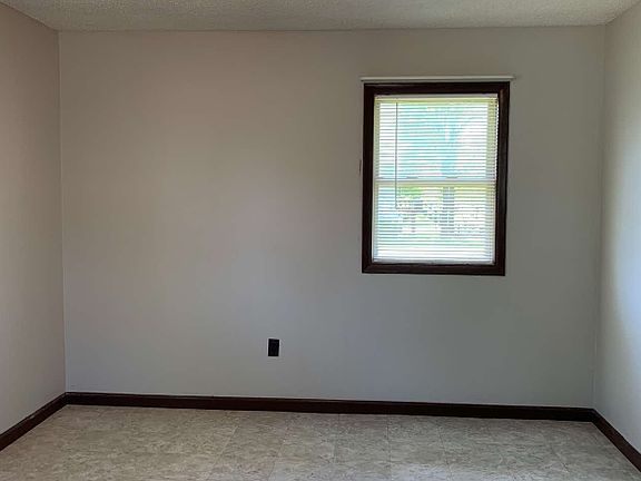 3rd image of 30 SE 250th Rd APT 1