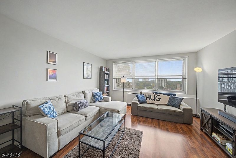 1st image of 2000 Linwood Ave #12N