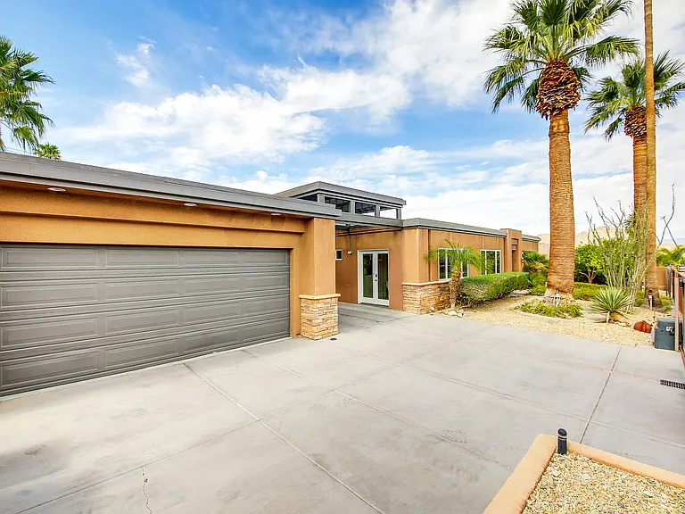 52883 Eisenhower Dr — Photo 3