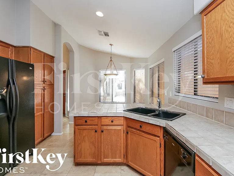 306 E Vaughn Ave — Photo 7