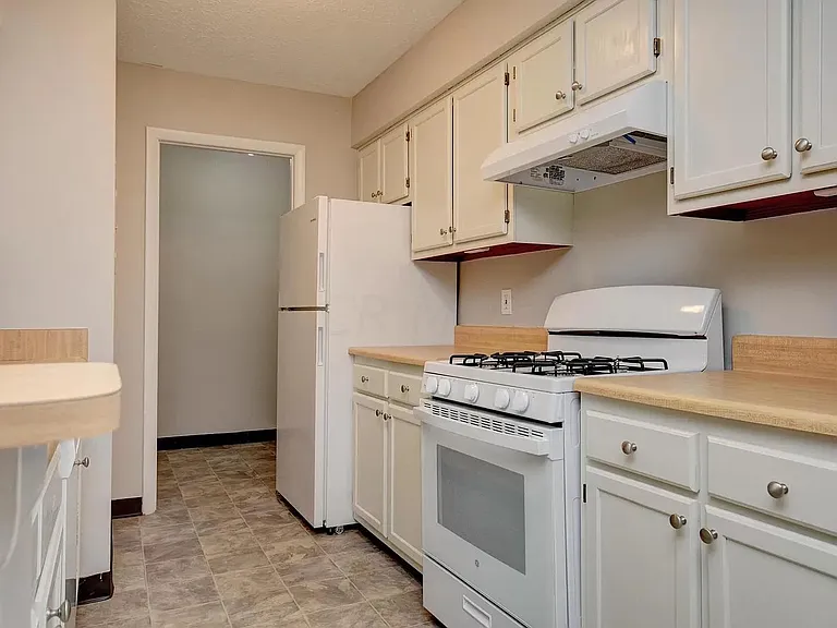 2245 Hedgerow Rd #D — Photo 3