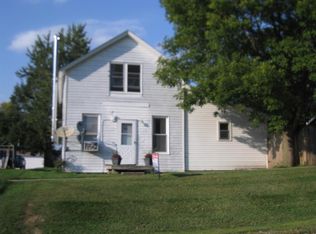 305 W Main St, Reynolds, IL 61279