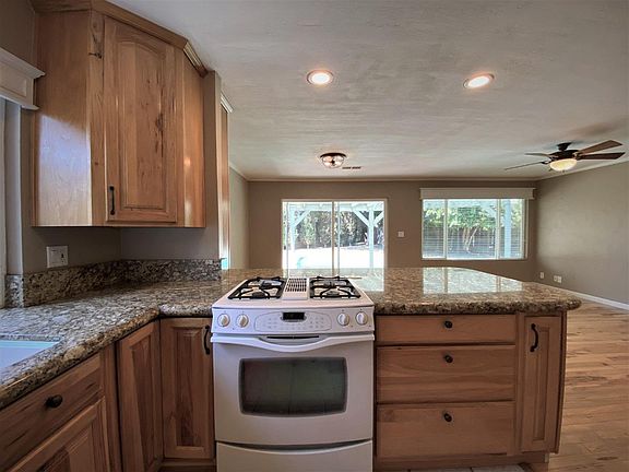 3rd image of 1489 Daffodil Ct