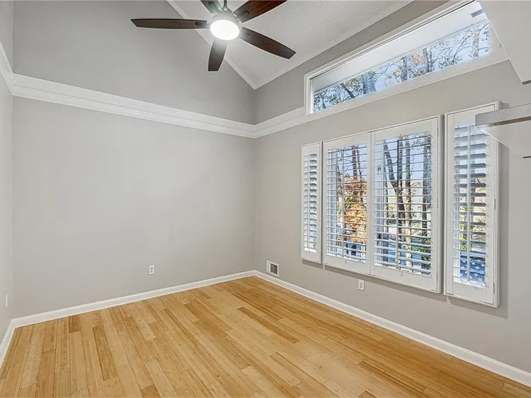 6895 Riverside Dr — Photo 19