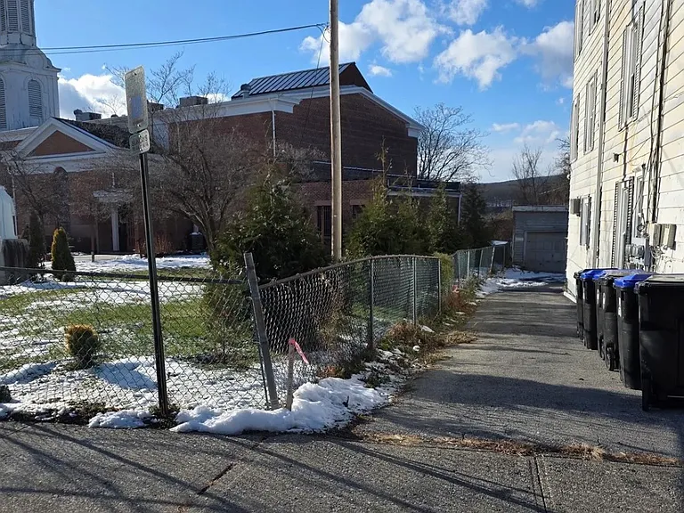 18 Davis St #2 — Photo 11