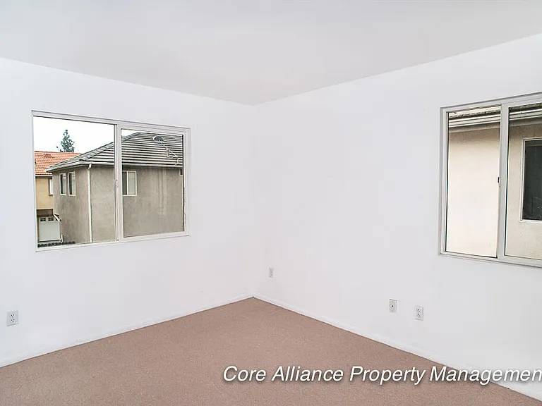 9435 Noble Ave — Photo 7