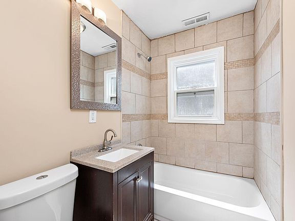 3rd image of 3326 Agnes Ave