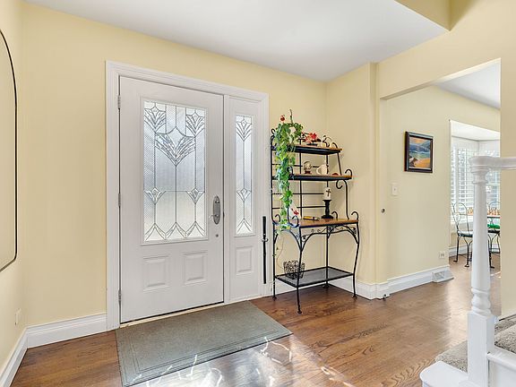 2nd image of 321 Carriage Hill Rd