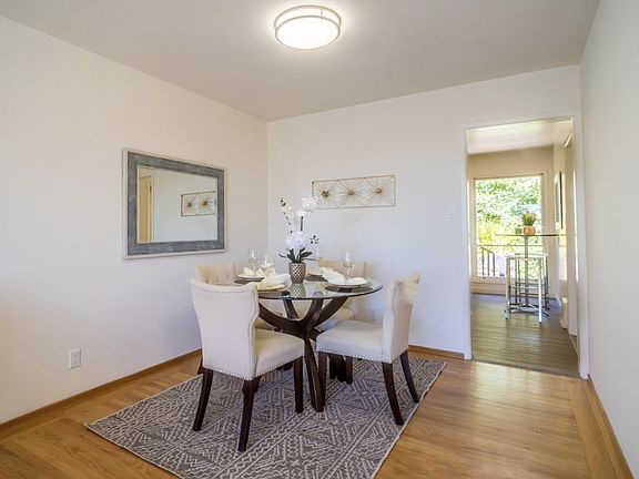5th image of 318 Los Palmos Dr