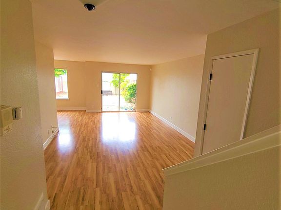 2nd image of 192 Bayview Cir