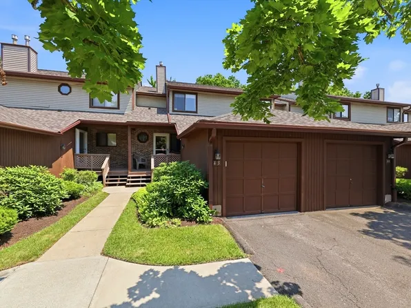 43 Dogwood Ln, Agawam, MA 01001