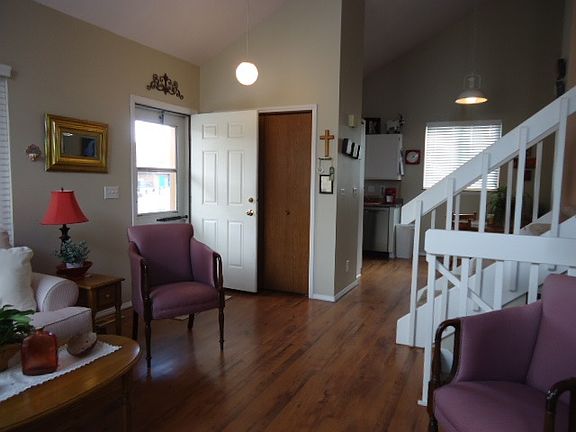 5th image of 700 Shoshone Ave Unit 2